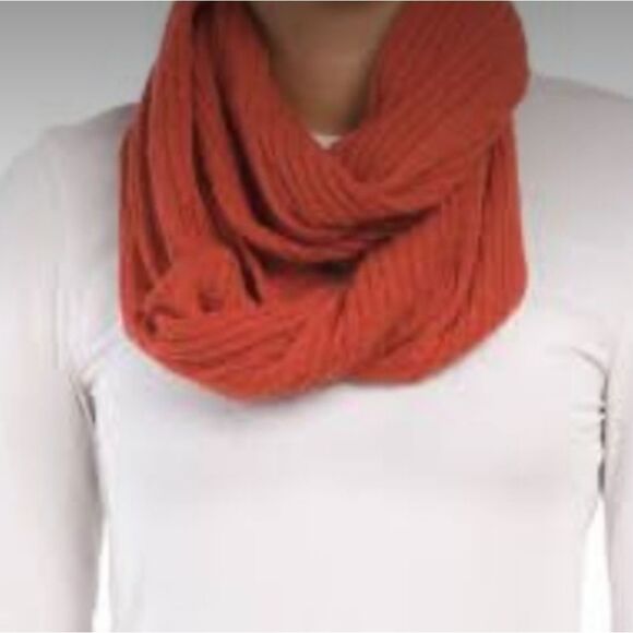 MARTHA STEWART Rust Orange 100% Cashmere Cable Knit Infinity Scarf - Picture 4 of 10